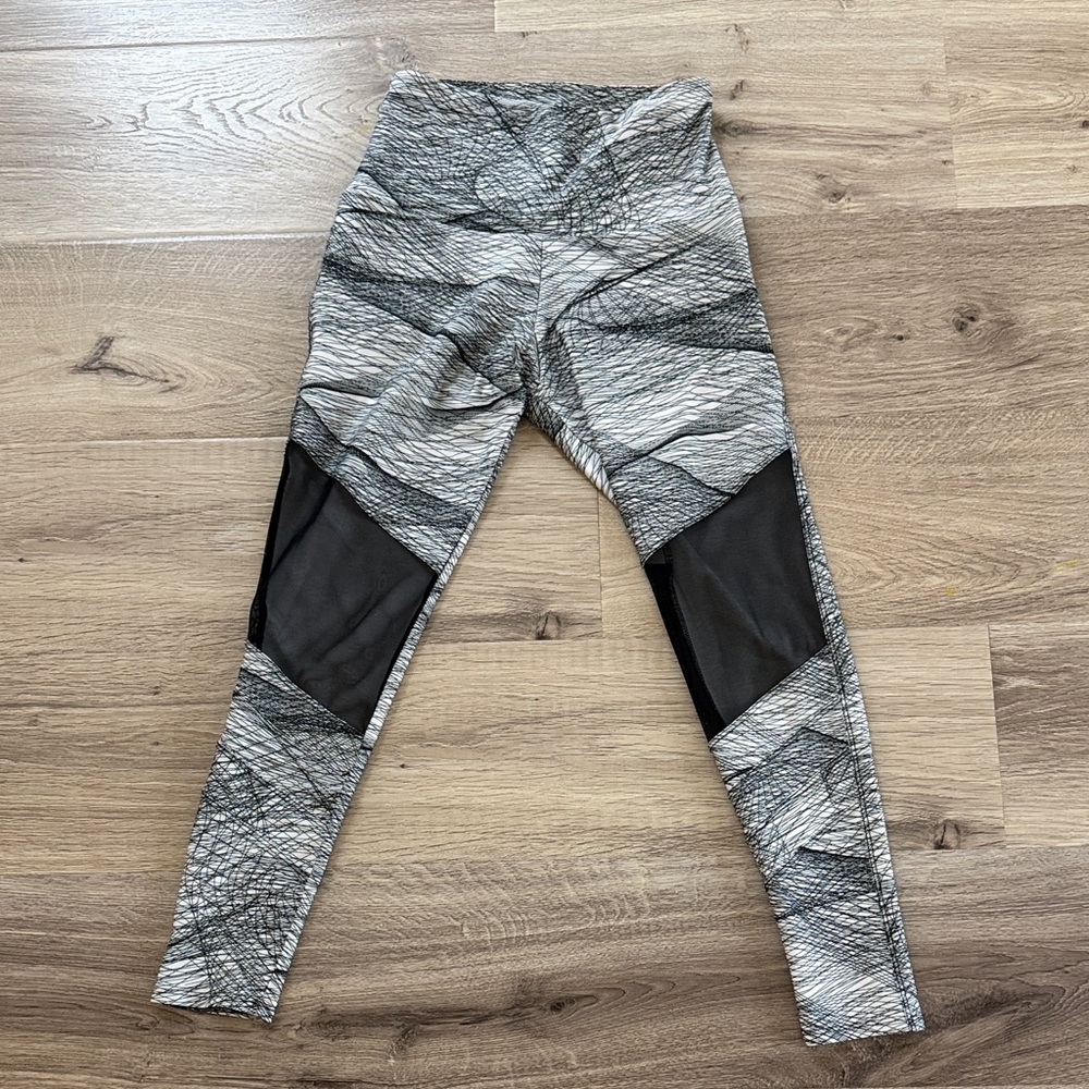 Onesie leggings size small. Excellent condition